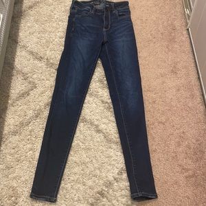 Size 0 American Eagle skinny jeans. Very lightly worn. No stains or damage.